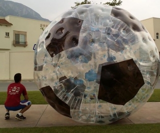  Fußball-Zorbing 